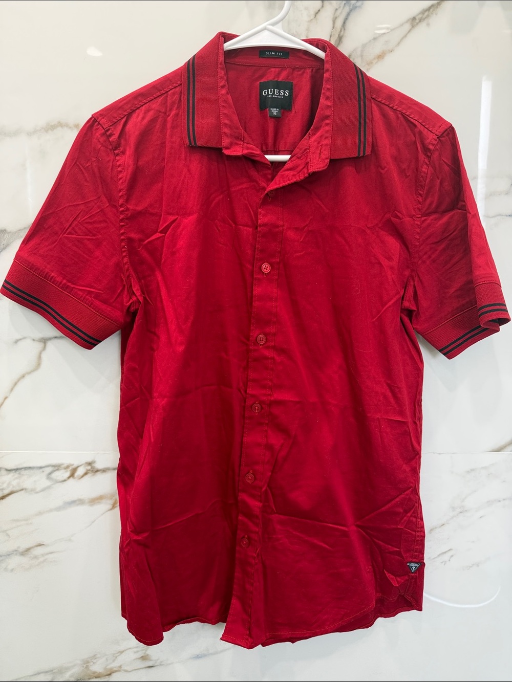 GUESS Red Short-Sleeve Button-Down Shirt with Contrast Trim